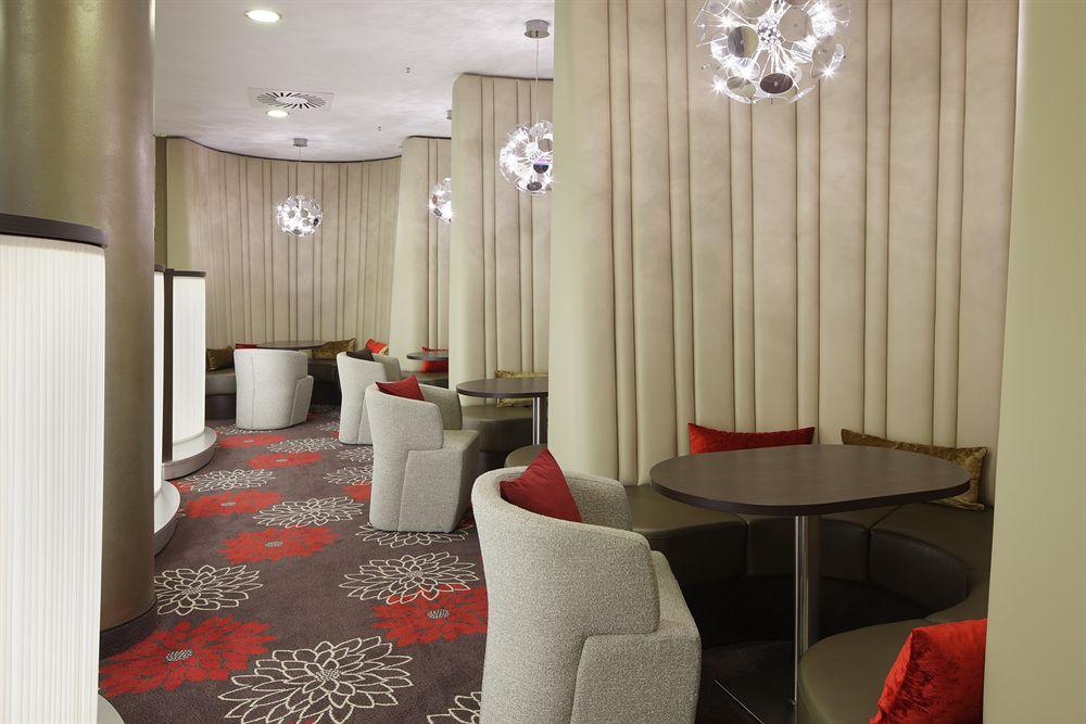 Courtyard By Marriott Maschsee 4*