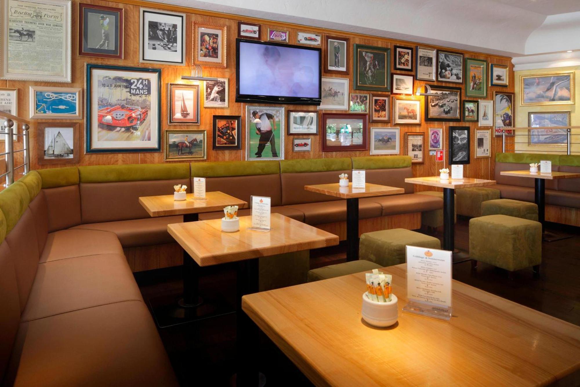 Courtyard By Marriott Maschsee 4*