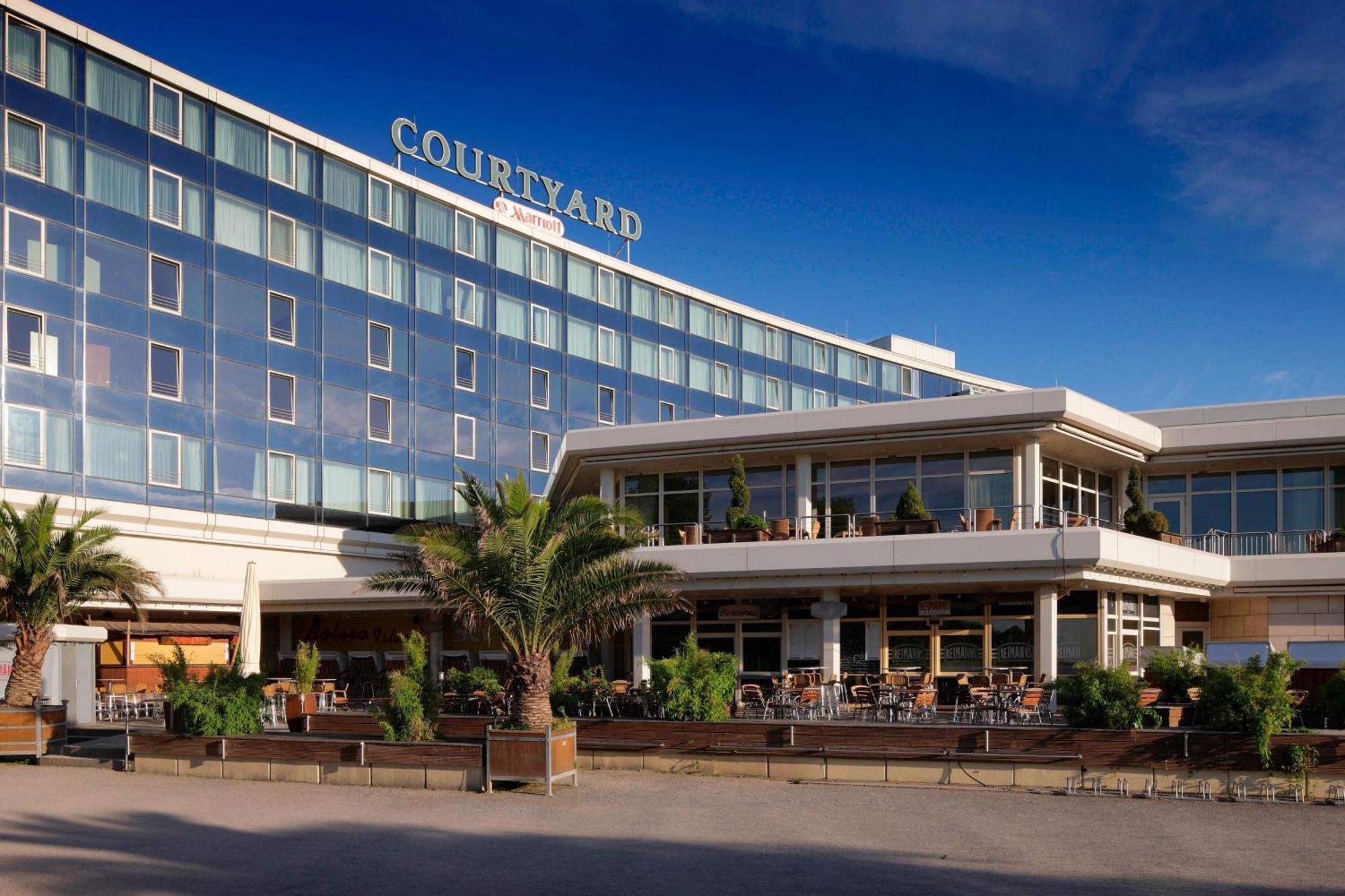 Courtyard By Marriott Maschsee 4*